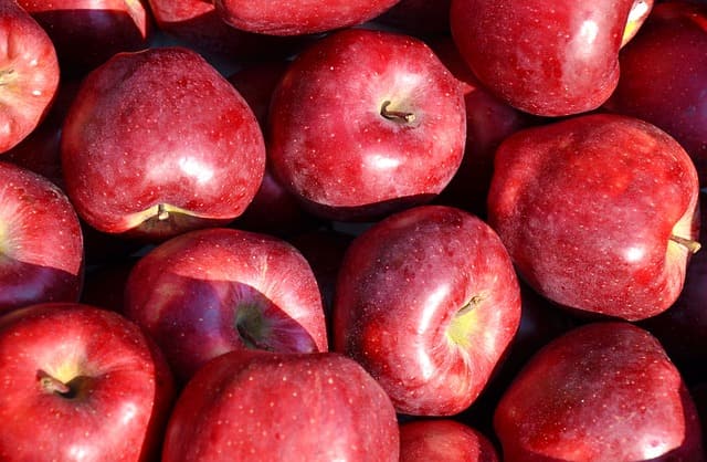  Apple Fruit Pakistan; Antioxidant Source Weight Reducer Low Calorie 