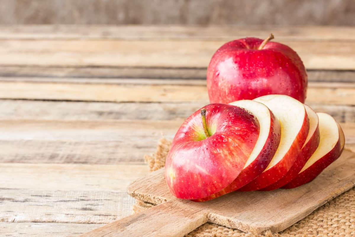  Apple Fruit in Himachal Pradesh; Sweet Tart Taste 3 Colors Red Green Yellow 