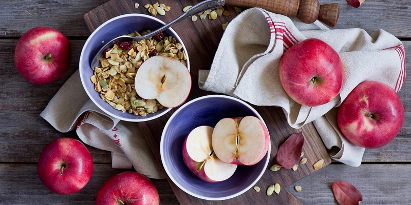  Different Types of Apple in Various Shapes and Colors 